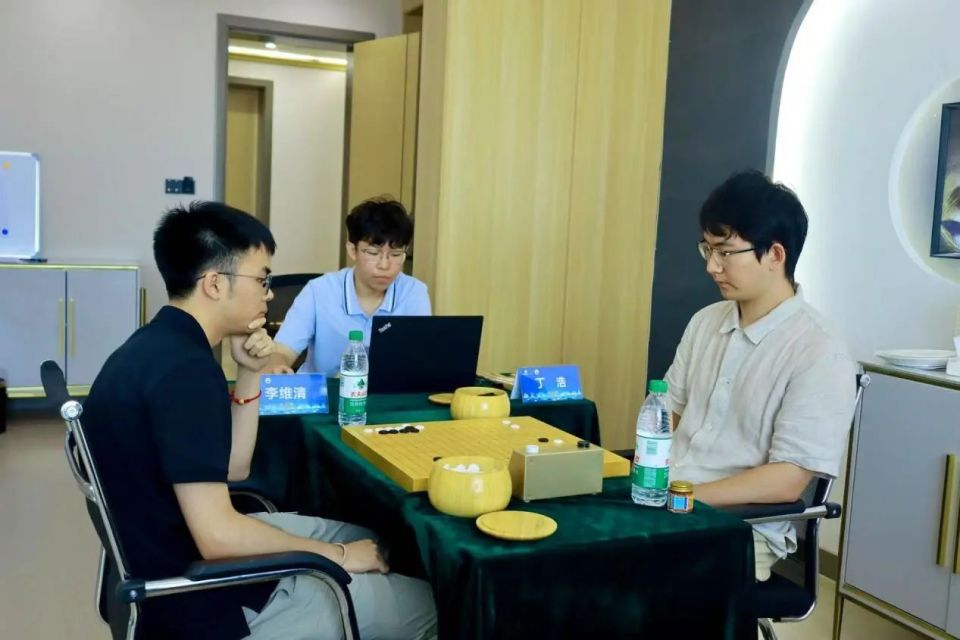 最后一个小, 员之间展开