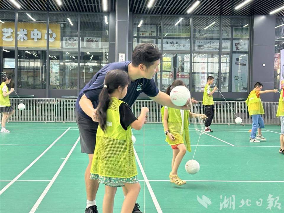 茵场上, 胡睿麒和